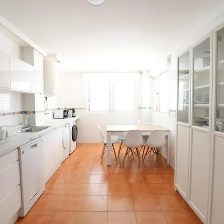Estupendo Duplex Famililar Con Terrazas Y Parking By Hometels